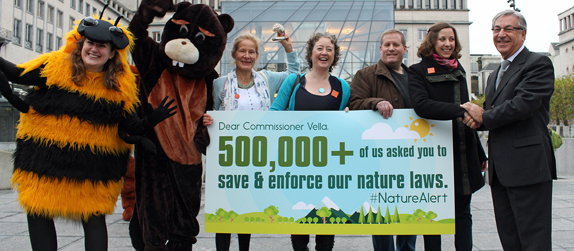 Wir haben eure 520.000 #NatureAlert-Stimmen an EU-Umweltminister Vella übergeben