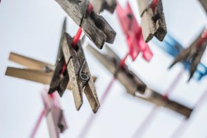 9 Tipps für einen umweltfreundlichen Frühjahrsputz. Denn zu viel Chemie aus unseren Reinigungsmitteln landet in Meeren, Tieren und Pflanzen.