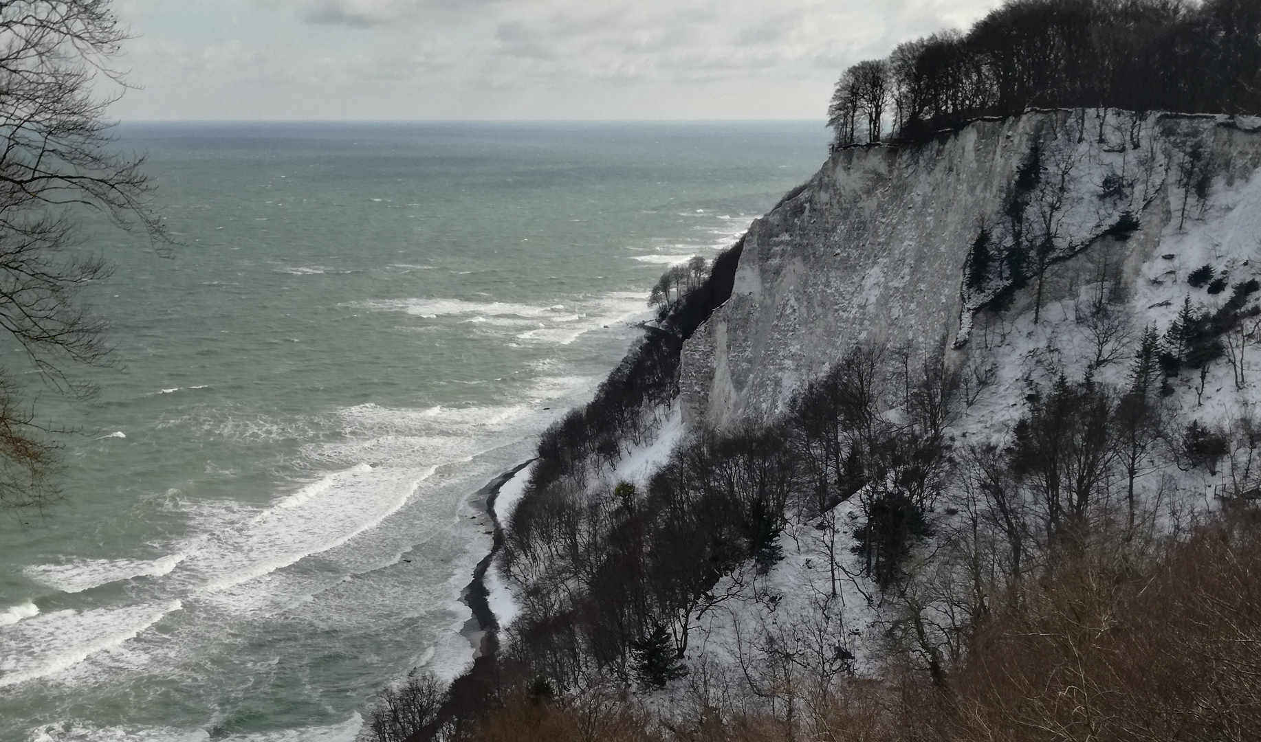 Einsatzort für Naturschutz-Trainee: Verschneite Steilküste auf Rügen