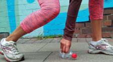 Plogging: Eine Mischung aus Joggen und Müllsammeln. Wo kommt das Wort her? Woher der Trend? Und was bringt es wirklich?