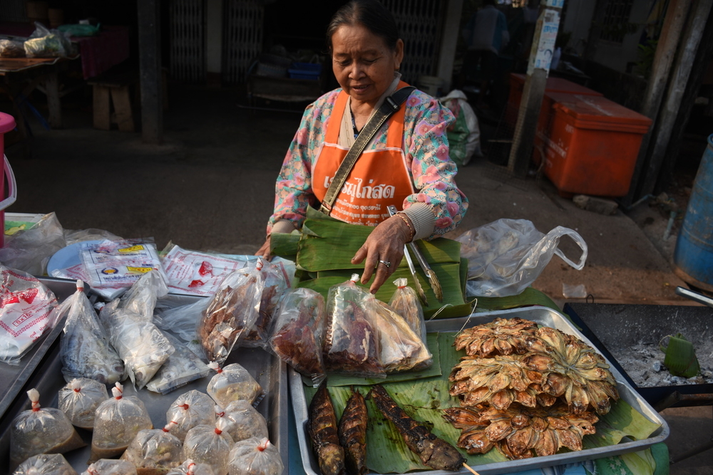 Frauen in der Fischerei: Fischverkäuferin auf dem Markt