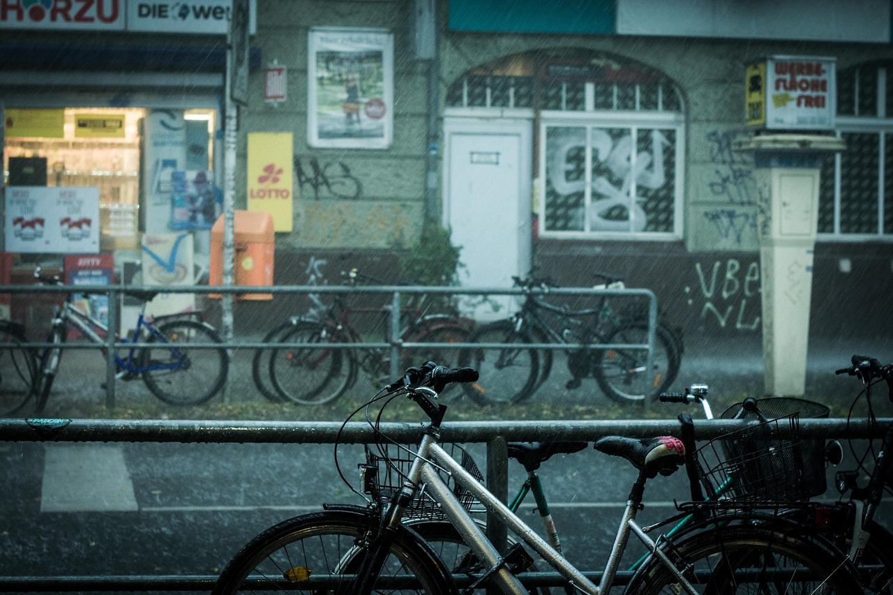 Verregnete Straße in Berlin
